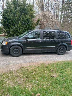 2012 Chrysler Town & Country Loaded