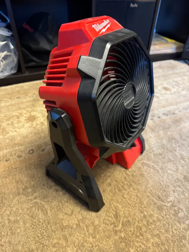 Milwaukee M18 Jobsite Fan - LIKE NEW in Power Tools in Oakville / Halton Region - Image 4