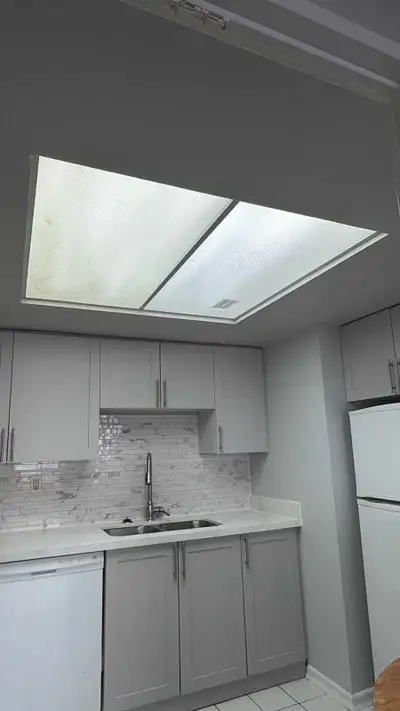 Spacious and bright 2 Bdrm and a large Den in central Mississauga. Great building amenities include...