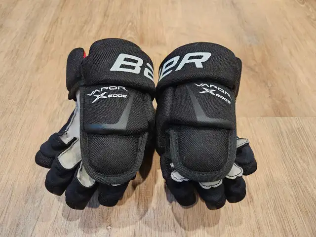 Bauer Youth Hockey 9" Gloves x 2 in Hockey in City of Toronto - Image 2