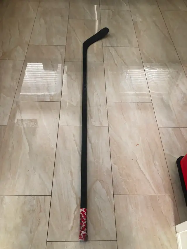 Intermediate - Pro Blackout Hockey Stick (Right) in Hockey in Oshawa / Durham Region - Image 3