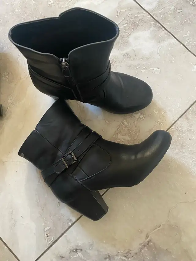 Women’s ankle boots in Women's - Shoes in Laval / North Shore - Image 7