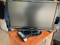 Samsung flatscreen HD TV/ monitor