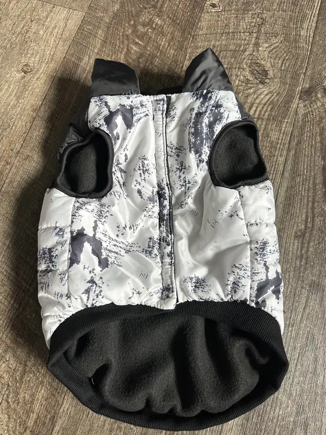Small Dog Jacket Vest in Accessories in Winnipeg - Image 3