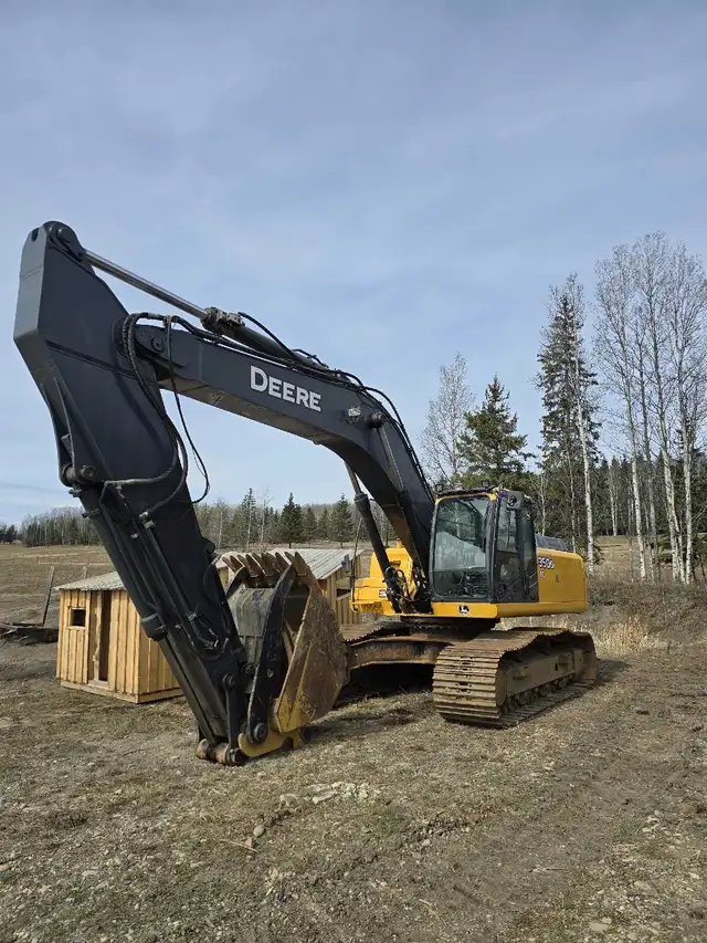 2009 JD 350 D Excavator in Heavy Equipment in Fort St. John - Image 2