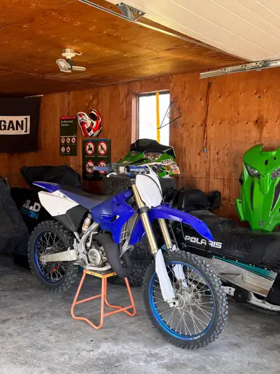 Selling my 2019 Yz 125, bikes in good shape has Dunlop tires, new plastics, renthal twin wall bars,...