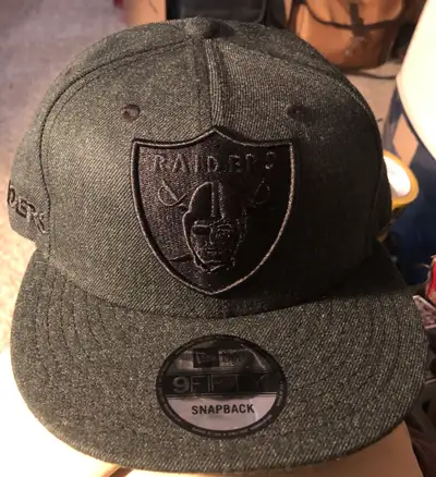 Men's New Era 9FIFTY Black on Black NFL Raiders snap back OSFM, View more