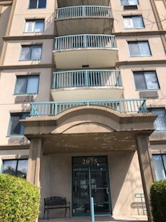 2 Bedroom / 1 Full Bathroom Condo for Sale — photo 1