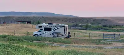 2018 Thor Motor Coach Four Winds 22B (24' bumper to bumper), 6 speed automatic. Gas Engine: Triton V...