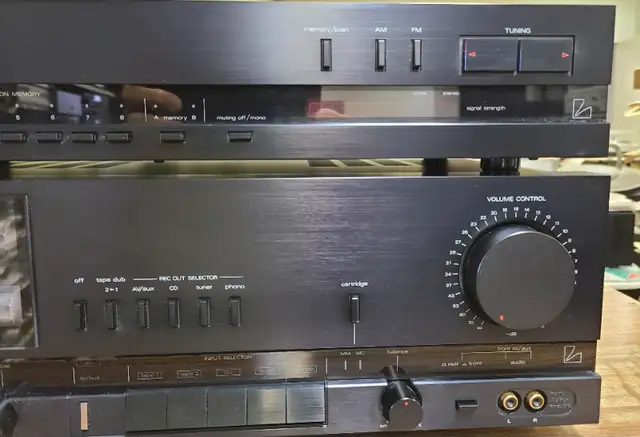 LUXMAN LV-103 STEREO AMPLIFIER AND LUXMAN T-105 STEREO TUNER in Stereo Systems & Home Theatre in City of Toronto - Image 4