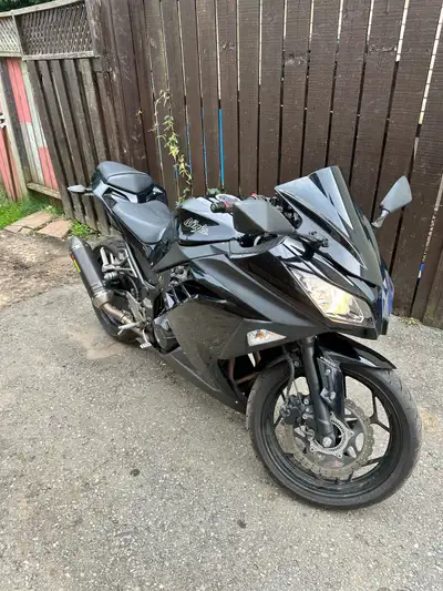 2013 Kawasaki Ninja 300 ABS Selling for $4000 OBO Has 23K kms Great condition ( one small crack in s...