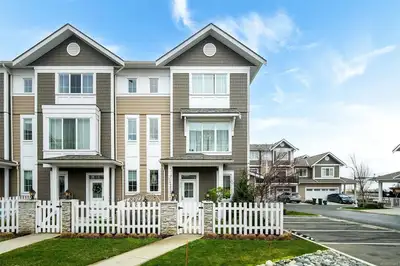 Gorgeous 3 bedroom plus den townhouse for rent Sep 1 $3200/mth