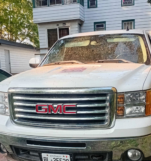 2009 GMC SIERRA in Cars & Trucks in Oshawa / Durham Region