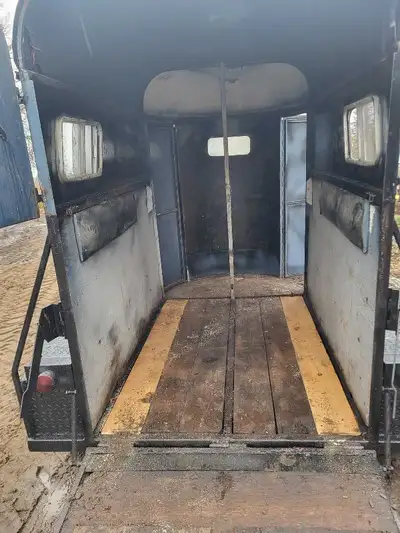 horse trailer, View more