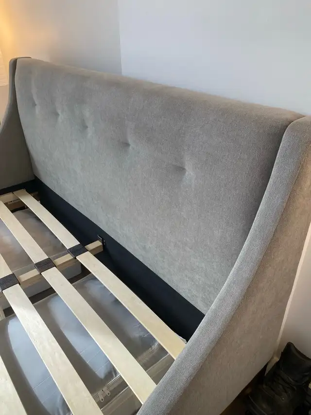 Bed Frame + base Queen size | Cadre de Lit avec sommier in Beds & Mattresses in City of Montréal - Image 3