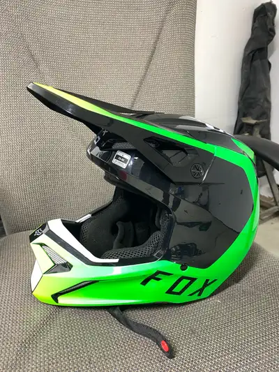 Size Large Used 1 time. Comes with white helmet bag Sundre Area