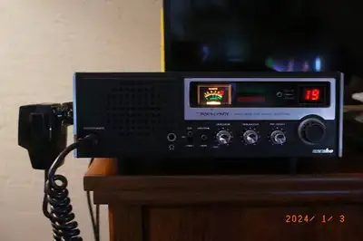 Realistic TRC-432 "Navaho" CB radio Frequency range: 26.965-27.405 MHz ; Channels: 40 ; Mode: AM ; F...