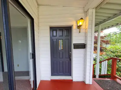 Renovated 3-Bedroom Upper | 1.5 Baths | 2 Parking | Fraser Available Immediately Beautifully renovat...