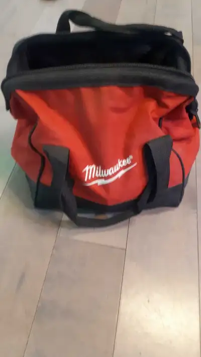 This Milwaukee tool bag is ideal for transporting your essential tools to any job site. While it sho...