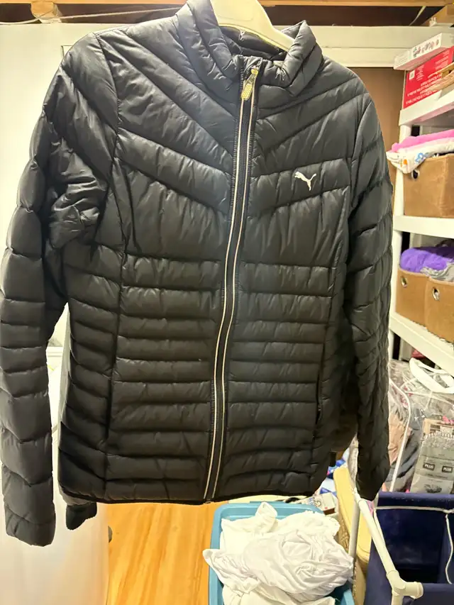 Woman Puma puffer jacket in Women's - Tops & Outerwear in Oakville / Halton Region - Image 2