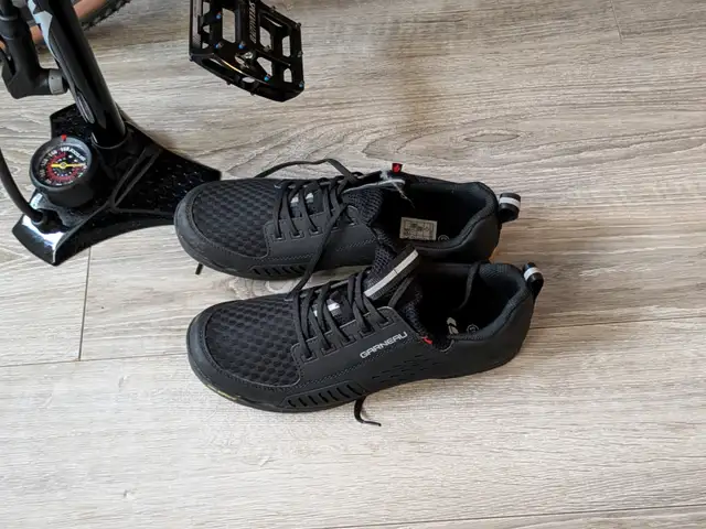 Brand New Specialized Sport Carbon Diverge. (56cm) in Road in Ottawa - Image 7
