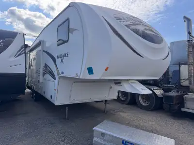 Découvrez cette roulotte Sundance XL 2011, idéale pour vos aventures sur la route. Bien entretenue e...