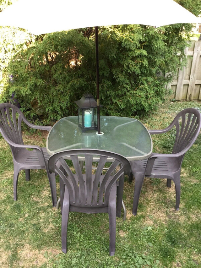Patio Set (4 chairs/new Table) in Patio & Garden Furniture in London - Image 3