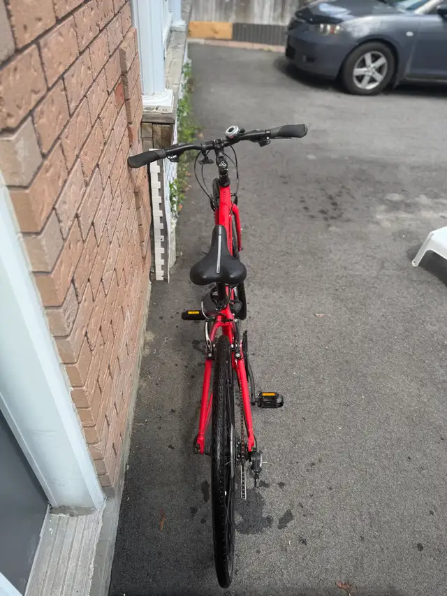 Devinci St-Tropez Hybrid Bicycle in Road in Ottawa - Image 4