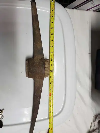 Vintage warwood no.6 pickaxe $25 please text 289 241 1711