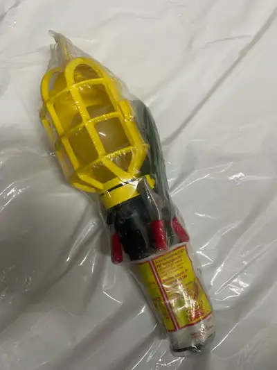 Illuminate your emergency situations with this 12V trouble light, designed for safety and convenienc...
