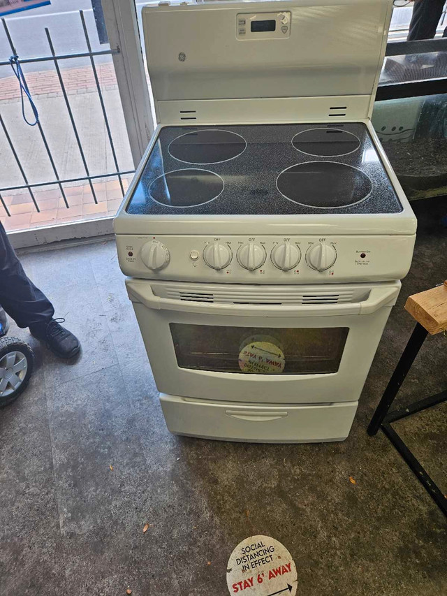 24 inch flat top stove. in Stoves, Ovens & Ranges in St. Catharines