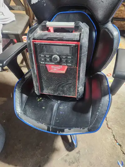 Milwaukee m18 radio charger for sale, dont really want to get rid of it but need the cash. $275 reta...