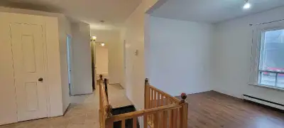 Proche de tout en ville. 1 parking, salle de lavage. Situé au RDC, libre 1 janvier 2026 Non meublé,...