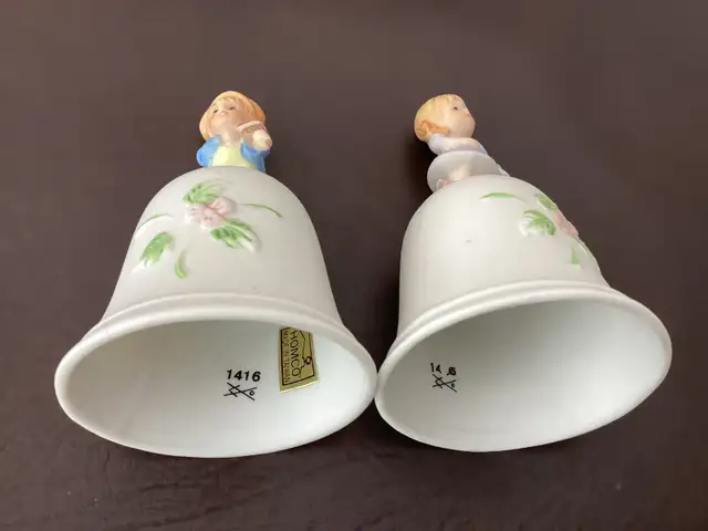 Paire de 2 clochettes en porcelaine Homco in Arts & Collectibles in Québec City - Image 5