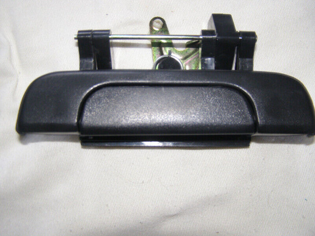 NEUF Poignée de Porte Tailgate Toyota Tacoma 1995 - 2004 Handle dans Pièces de carrosserie  à Longueuil/Rive Sud