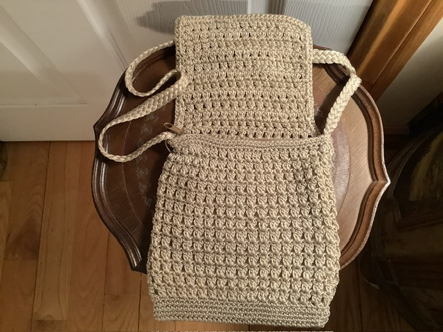 Vintage Crochet Zippered Crochet Shoulder Purse in Women's - Bags & Wallets in Belleville - Image 2