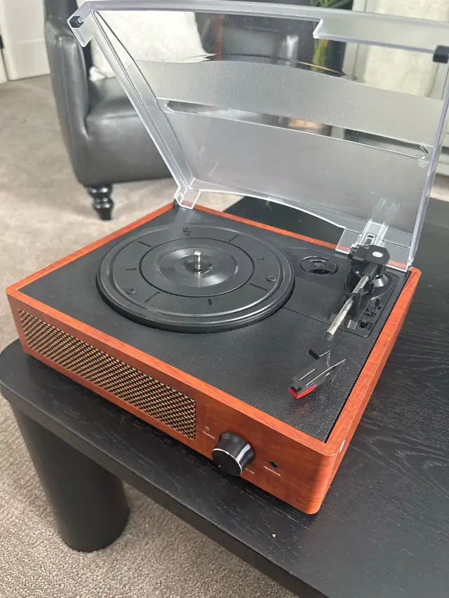 Vintage Turntable in Stereo Systems & Home Theatre in Lethbridge - Image 2