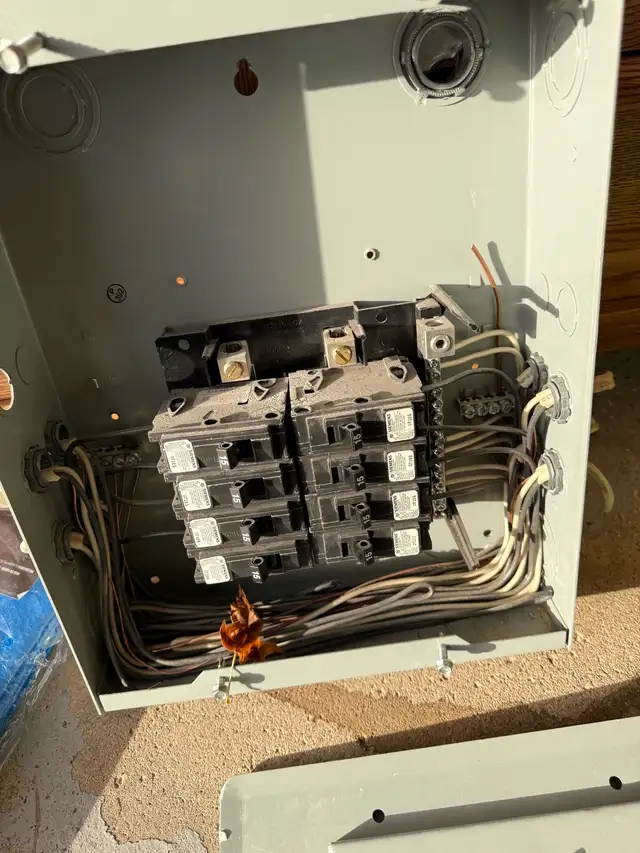 Electrical panel with breakers64241770164993123