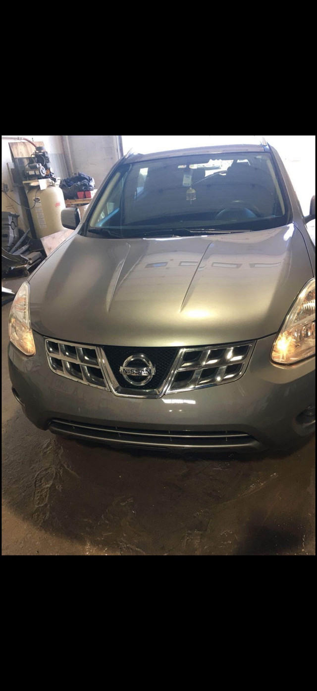 2011 FWD Nissan Rogue in Cars & Trucks in Edmonton - Image 3
