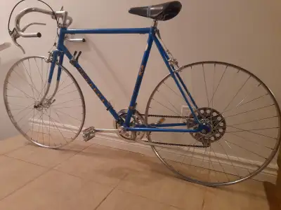 VÉLO PEUGEOT ANNÉES 1970, View more