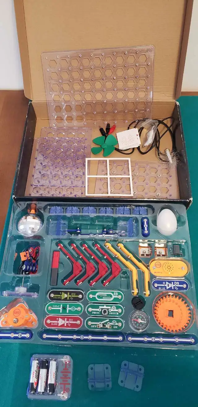 Three Snap Circuits electronic kits in Toys & Games in Calgary - Image 7