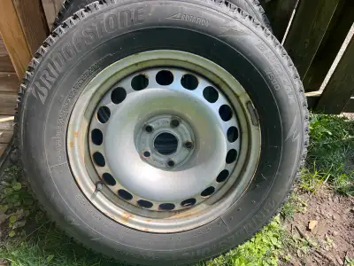 215/65/16 Bridgestone Blizzak WS90 tires date code 02/20 on 2017 VW Tiguan steel rims with no sensor...