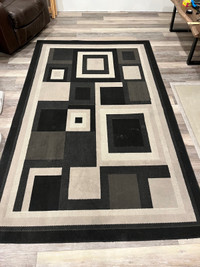 Area rug 5’x8’ 