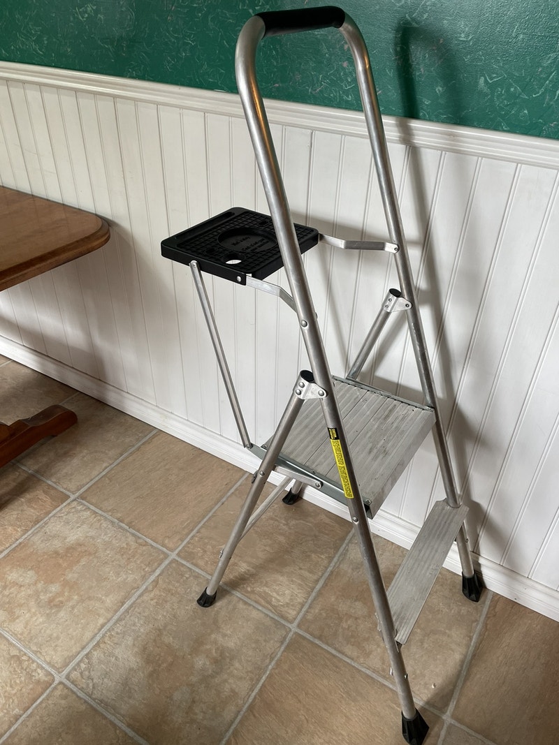 Benchmark Two Step Ladder Ladders & Scaffolding Ottawa Kijiji