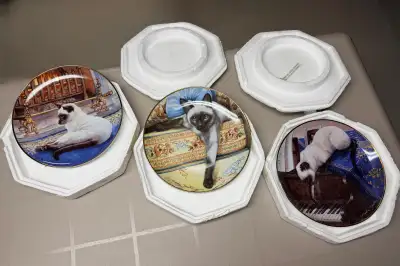 These are a set of three used Franklin Mint Heirloom Recommendation porcelain plates from the "Slumb...