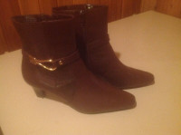 ANNE KLEIN LOW CUT DRESS BOOTS- SIZE 6 - RICH BROWN LEATHER- A-1