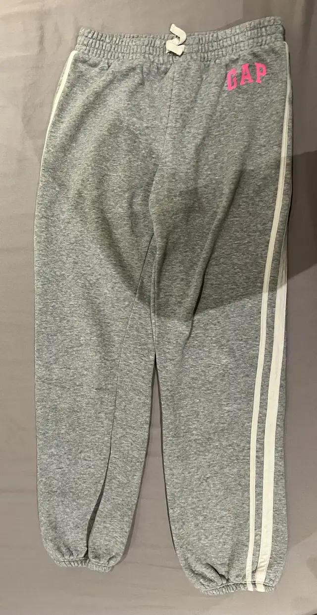 Gap Kids Grey Sweatpants in Kids & Youth in City of Toronto - Image 2