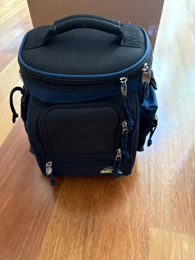 California innovations lunch bag in Bags & Luggage in Mississauga / Peel Region - Image 2