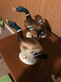 2 CANADA GEESE ORNAMENTS(MADE IN HAMILTON)