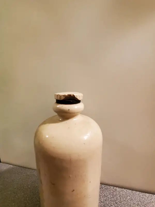 Vintage Hot Water Bottle Ceramic Stoneware Crock with Stopper in Arts & Collectibles in City of Toronto - Image 3
